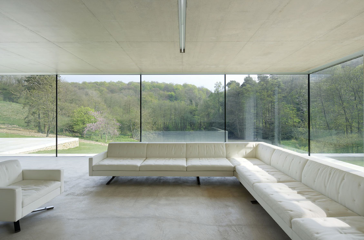 looking out to nature through a glass wall - structrual glass - ladlecombe - sieger systems