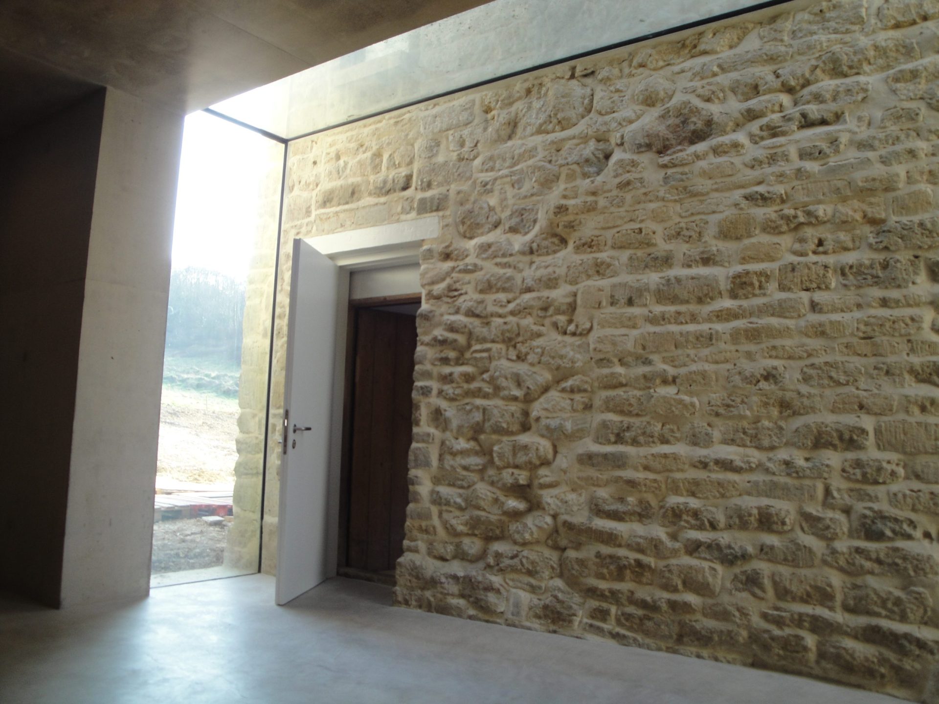 light pouring in through up and over glass - structural glass - ladlecombe - sieger systems